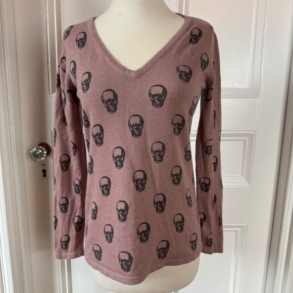 Philosophy Women’s Cashmere Blend Muted Pink Skull Print V-Neck Sweater Small - Picture 1 of 13